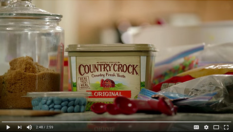 Country Crock video - A family bonds while baking cookies